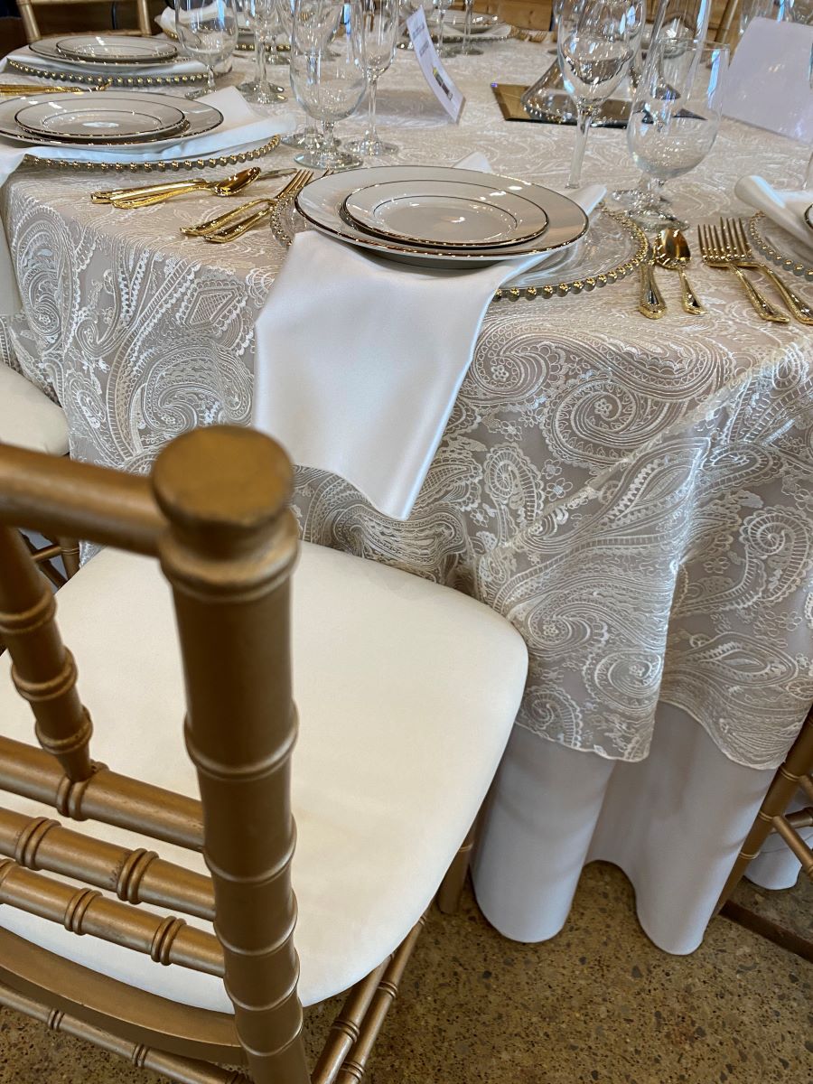 108" Round Ivory Paisley Lace on 132" Round Linen with Ivory Matte Satin Napkin